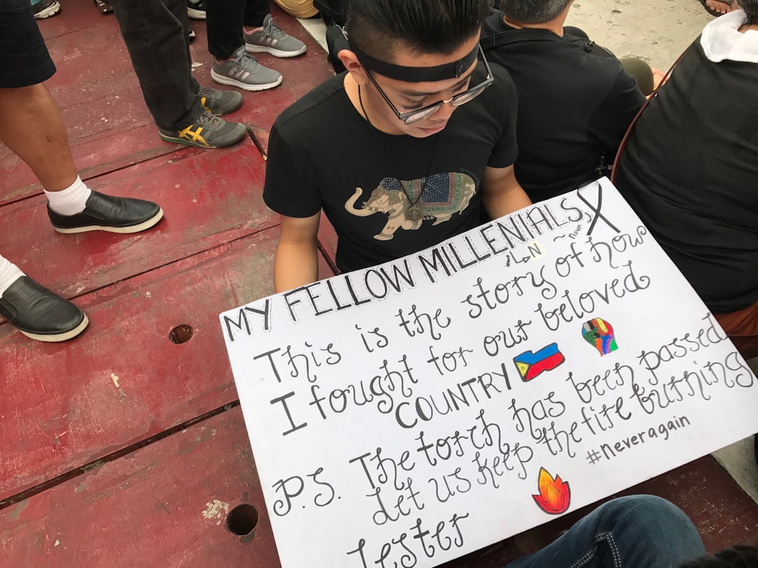 Bando USA ai modelli Anthropic: perché riguarda anche agenzie e SMM italiani