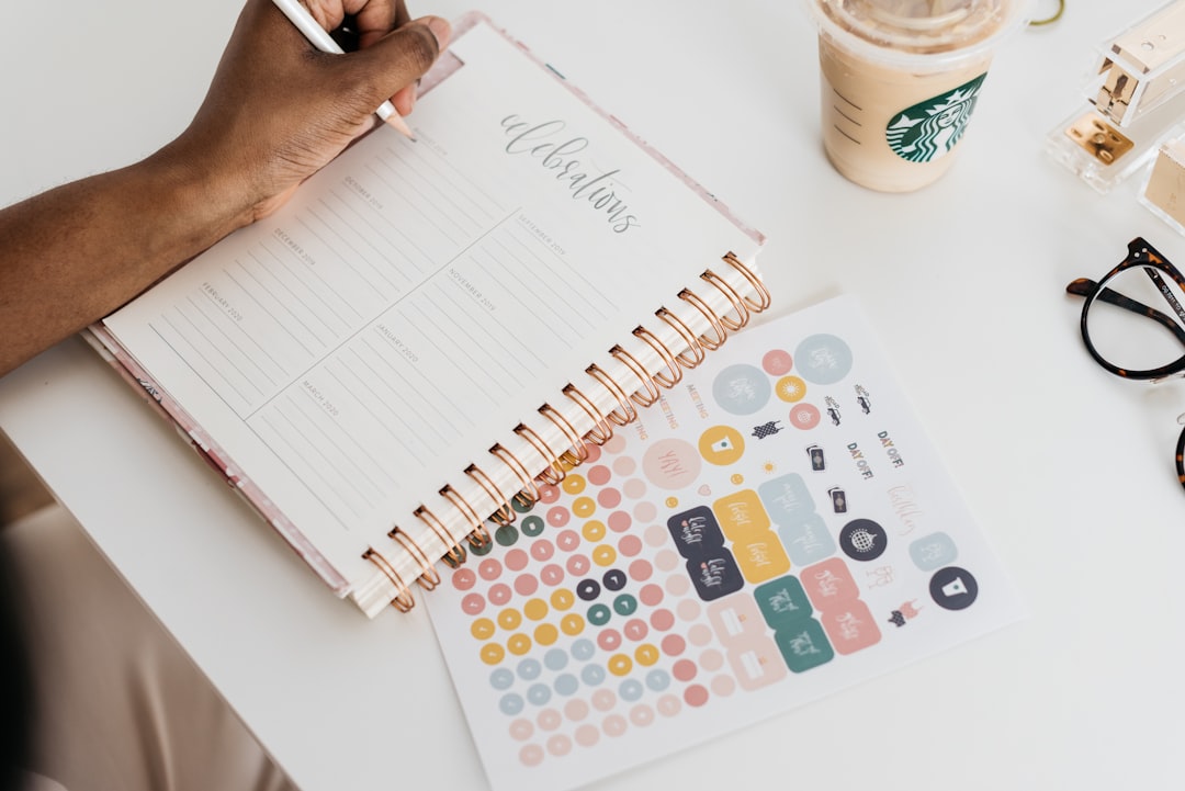 Piano editoriale Instagram per PMI: 12 contenuti al mese che portano risultati