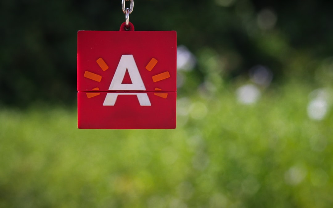 Sony e Warner fanno causa ad Anthropic per copyright. Cosa cambia per chi usa l'AI
