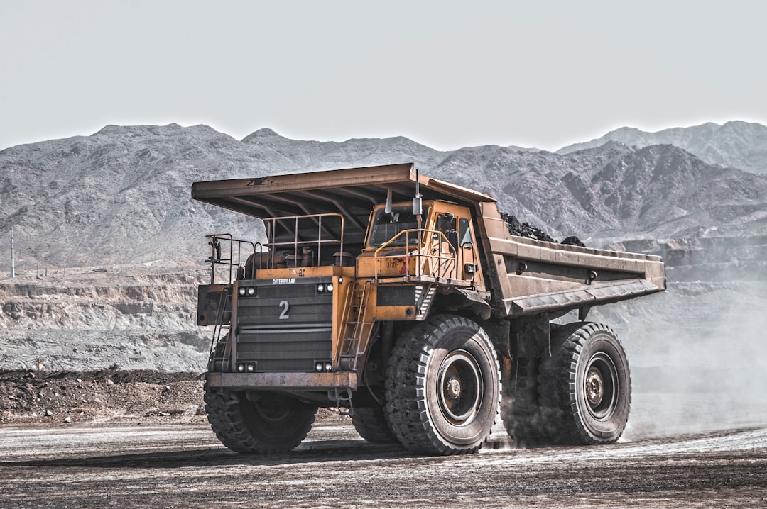 Caterpillar e l'AI nel mining: la lezione di automazione per agenzie e PMI