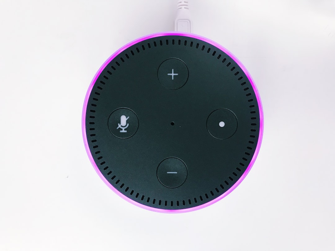 Amazon Alexa 'Update Me When' e LinkedIn Discovery: doppia leva per agenzie e SMM