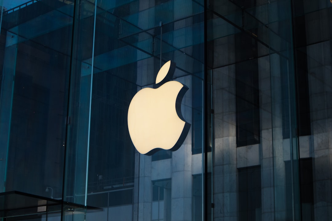 John Ternus Guida Apple Passaggio di Testimone Critico per il Futuro Tecnologico