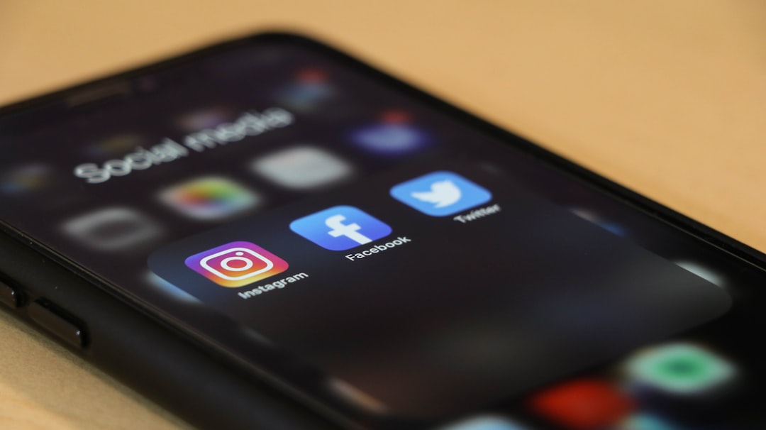 ChatGPT domina, YouTube filtra con AI, Instagram testa l'algoritmo, Ford richiama i tecnici: cosa cambia per agenzie e imprese