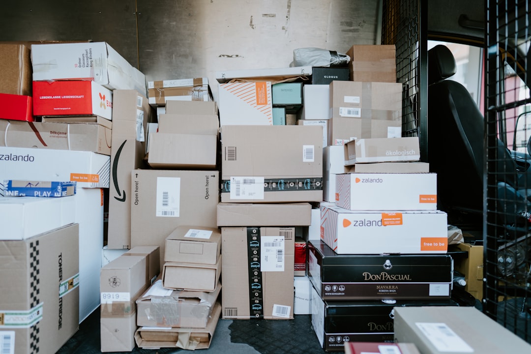 Spedizioni e-commerce: come scegliere corriere, tagliare i costi e gestire le aspettative