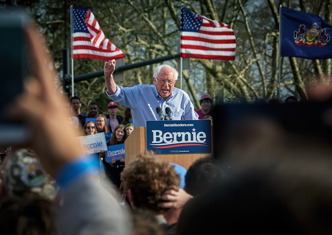 Bernie Sanders contro Big Tech e AI - cosa cambia per agenzie e imprese italiane