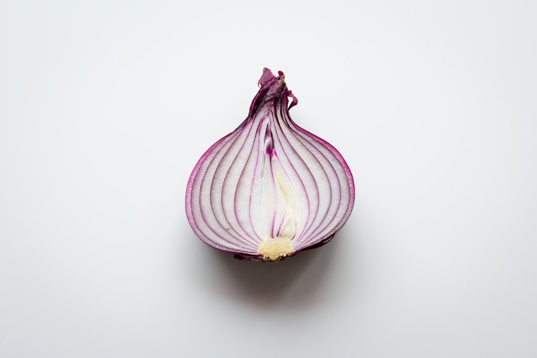 La satira come arma di marketing: The Onion conquista Infowars. Cosa cambia per agenzie e brand