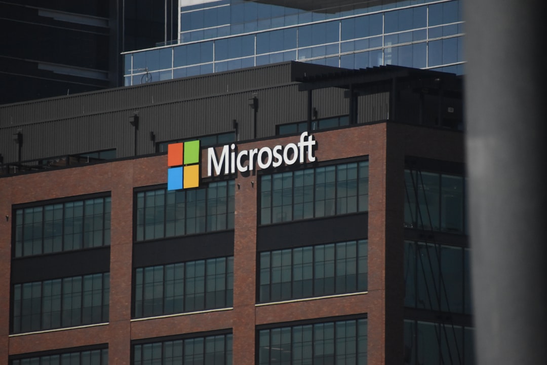 Microsoft taglia 5.000 posti: cosa cambia per agenzie e imprese italiane