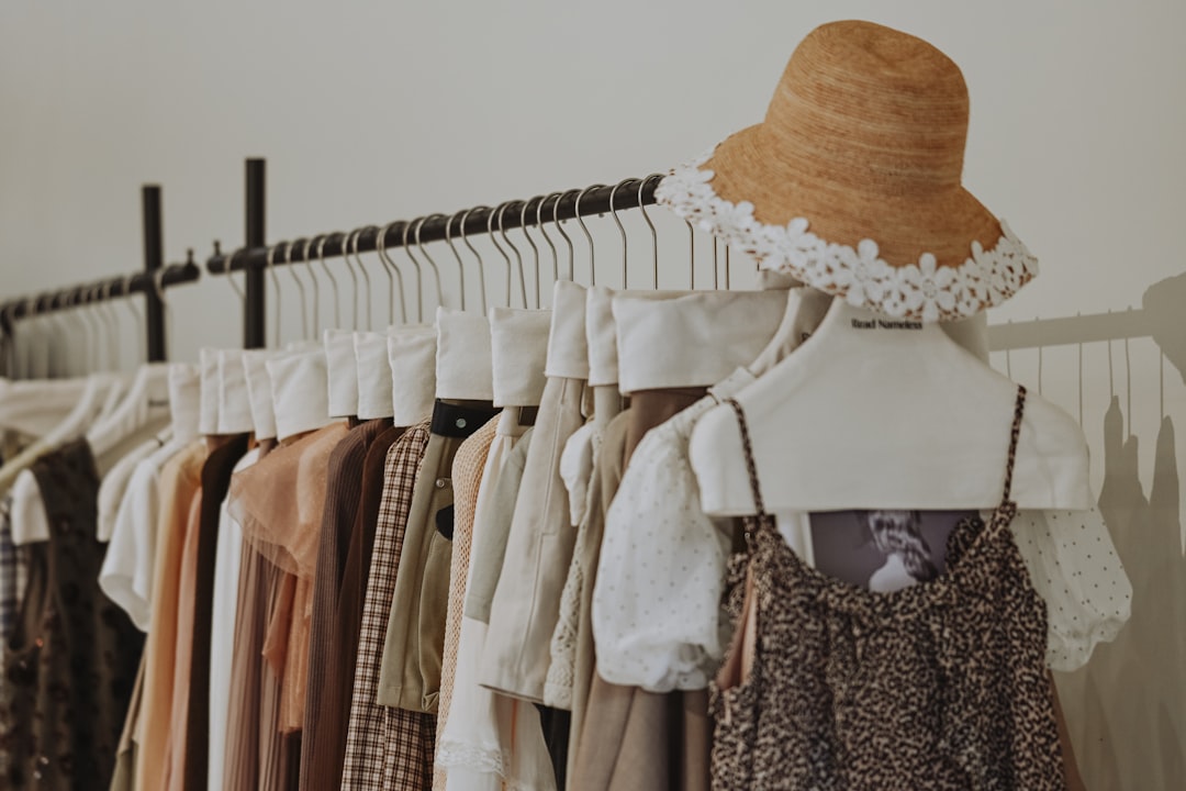 Instagram per negozi di moda e boutique: la strategia che trasforma lo scroll in acquisto