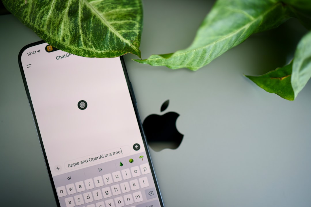 Apple fa causa a OpenAI per furto di segreti: cosa cambia per agenzie e brand