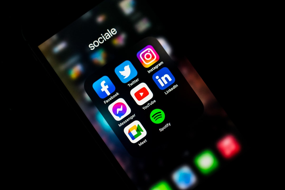 Reels, TikTok e Shorts: il primo secondo decide tutto (e ogni piattaforma lo misura diversamente)