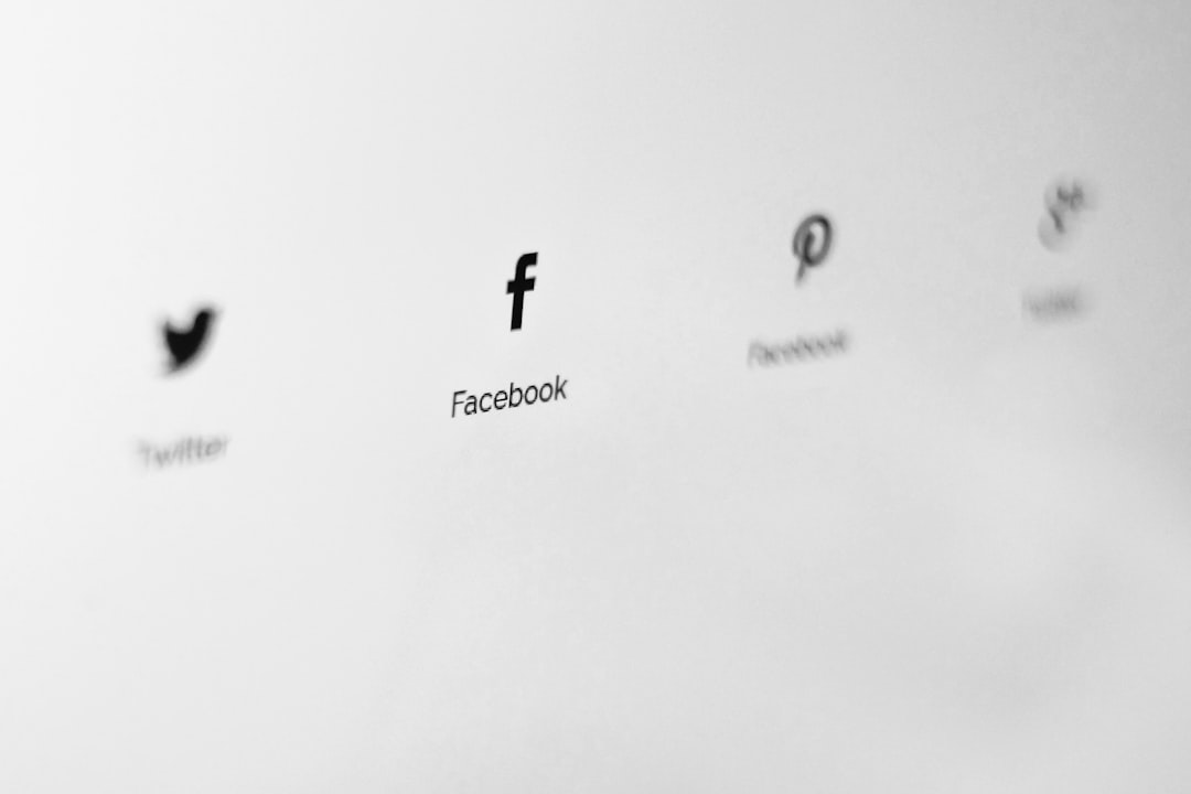 Algoritmi e regole UE: cosa cambia per chi gestisce pagine social nel 2026