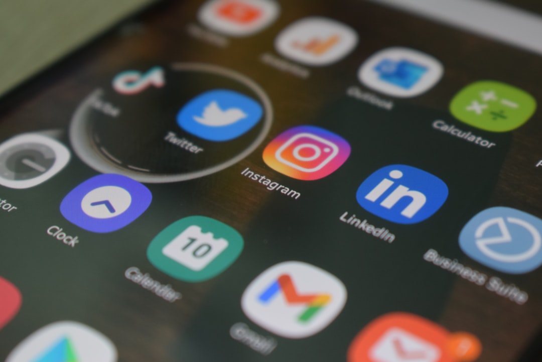Gestire commenti e DM per i clienti: il workflow che vi fa risparmiare 10 ore a settimana