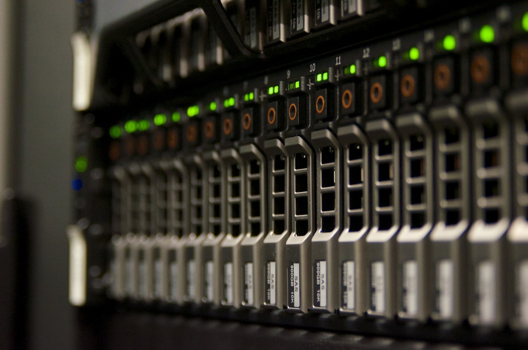 AI Bot prosciugano i server: chi paga il conto? Cosa cambia per agenzie e SMM