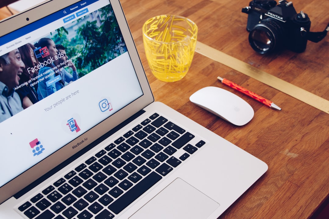 Teorie del complotto e brand safety: cosa cambia per agenzie e brand italiani