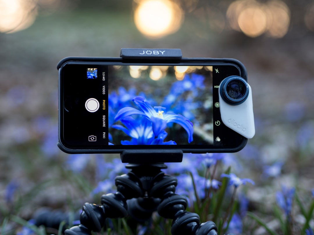 Fotografia e video con lo smartphone: il kit minimo per contenuti professionali (senza comprare una reflex)