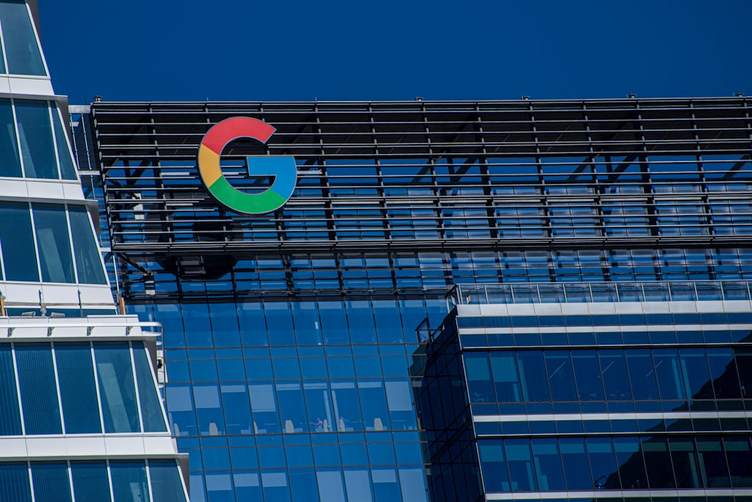 Google penalizza l’opt-out AI: chi rifiuta l’AI Overviews perde i Top Stories