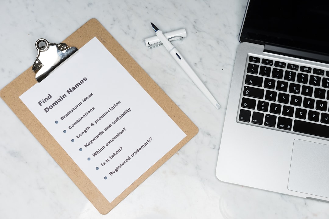 Migrazione sito senza perdere posizionamento: la checklist operativa per chi cambia dominio o CMS