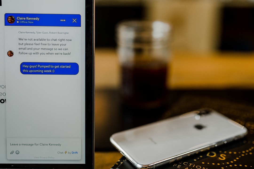 AI Scams: i bot sono più bravi a creare fiducia degli umani. Cosa cambia per agenzie e brand