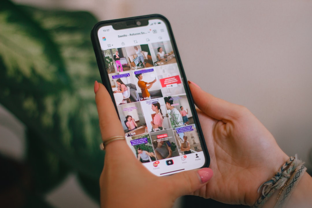Snapchat e Instagram: la nuova era dei video brevi e dell'umorismo per i brand