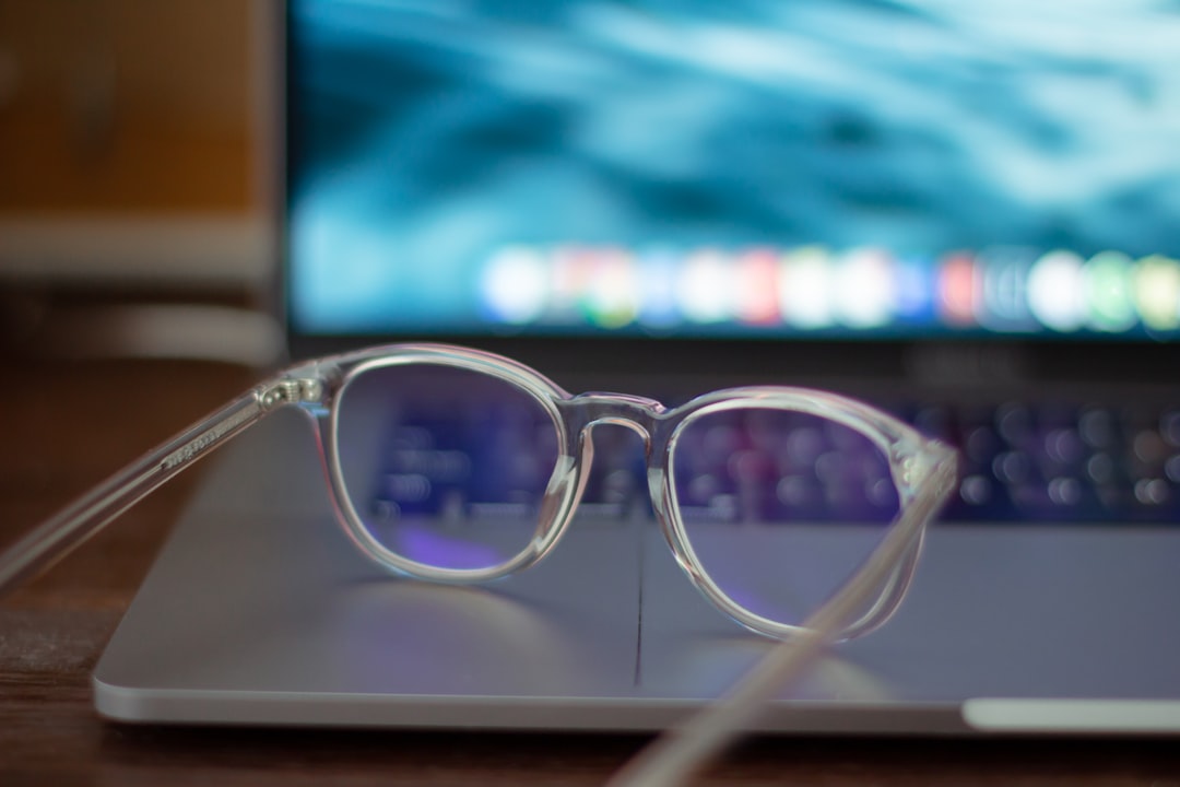Smart Glasses 2026: il nuovo canale social che le agenzie non possono ignorare