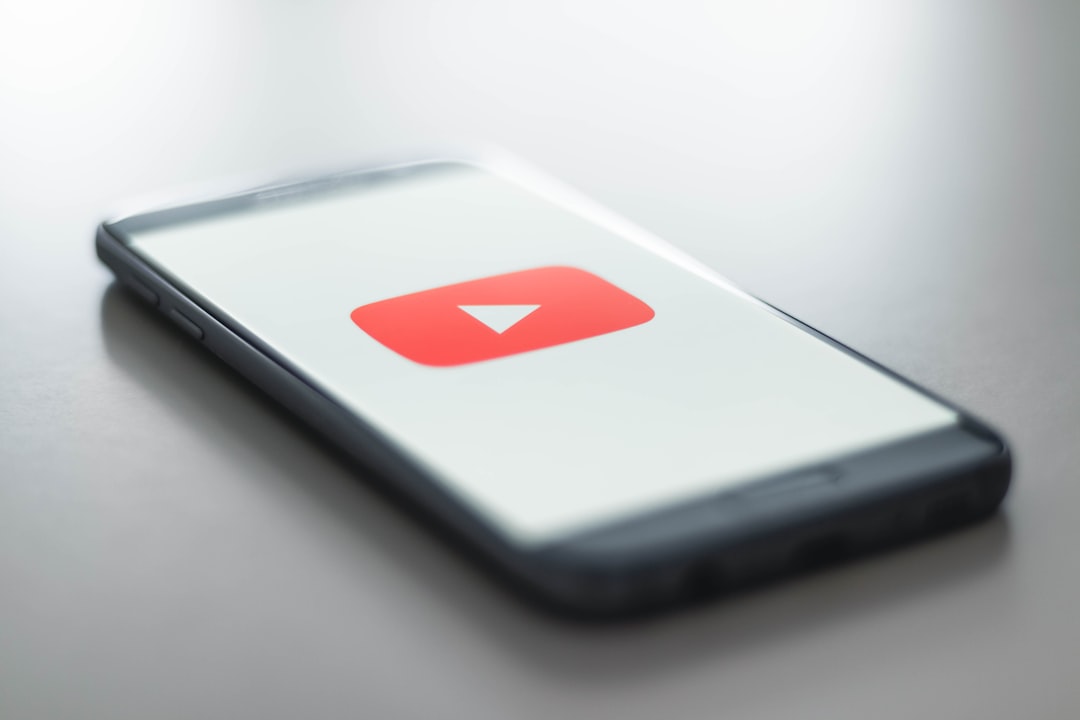 YouTube Shopping sbarca nel Regno Unito. Cosa cambia per l'e-commerce italiano