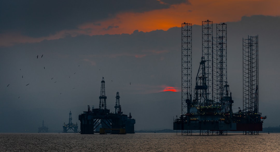 Stretto di Hormuz chiuso da 100 giorni: cosa cambia per agenzie e imprese italiane