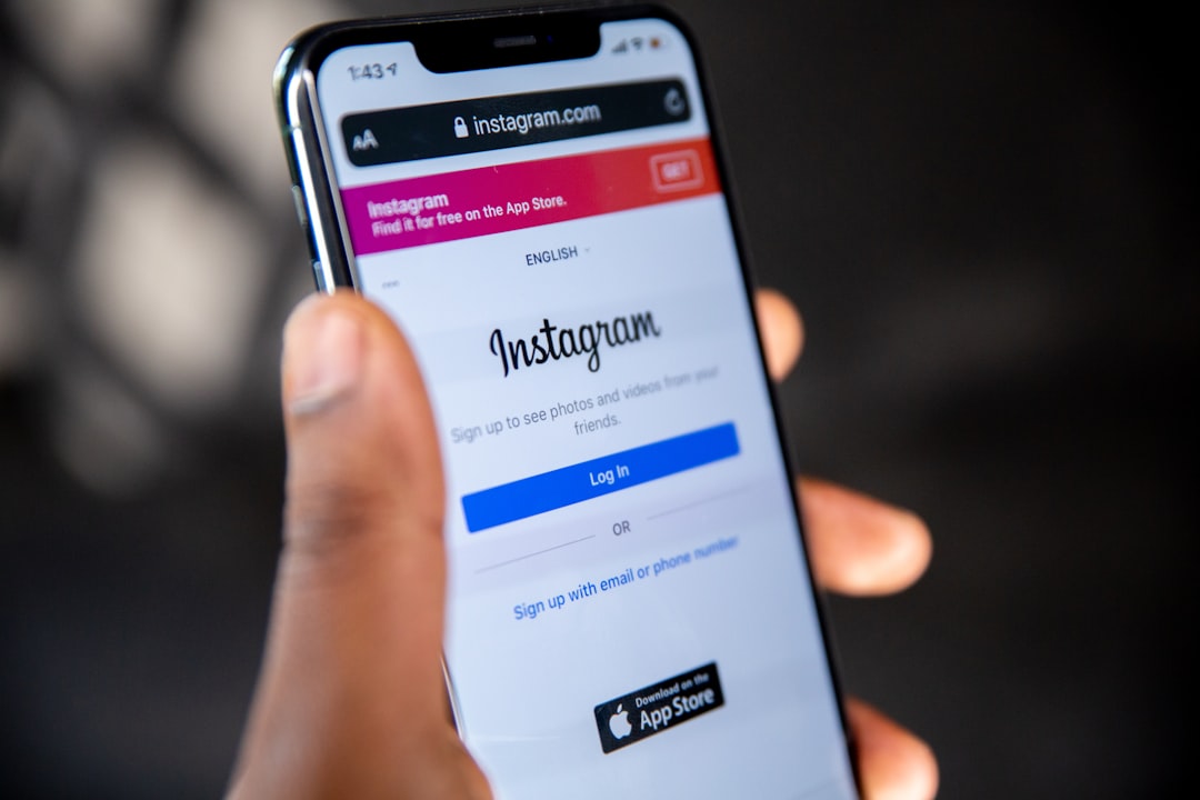 Cross-posting Instagram-Facebook: la guida operativa per farlo bene (e non bruciare il tuo brand)