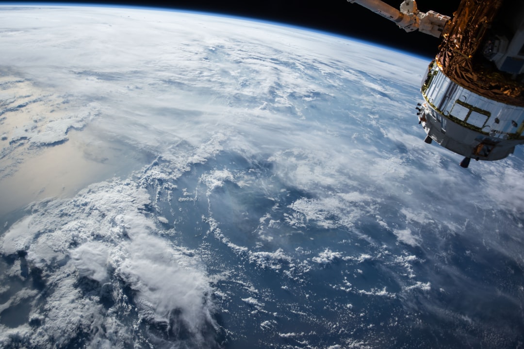 Space Mirror e data center orbitali: cosa cambia per il marketing e la SEO