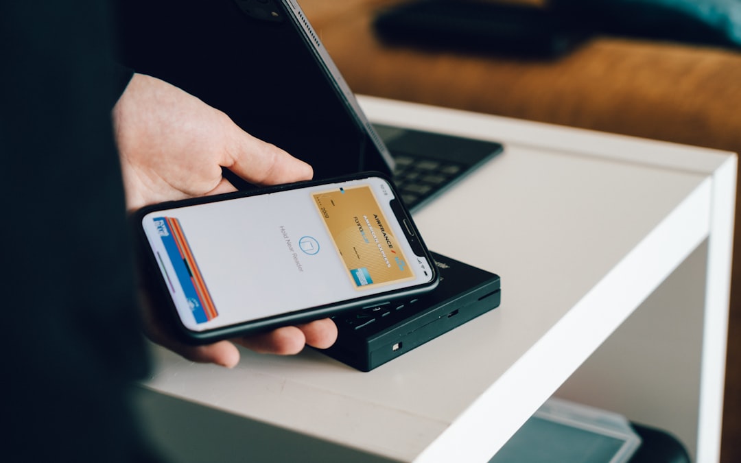 Carte di credito zombi e pagamenti contactless: il rischio sicurezza che tocca agenzie e e-commerce