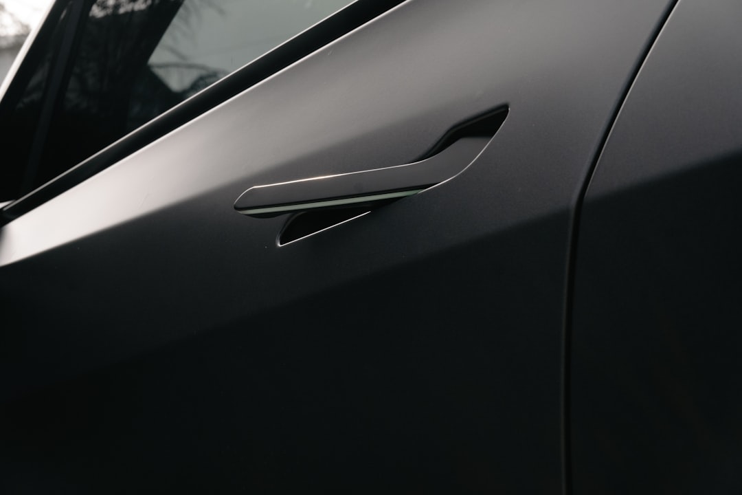 Tesla richiama 3 milioni di auto. La lezione per agenzie e marketer