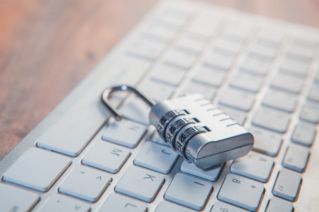 Frodi e-commerce: come proteggere il negozio e i clienti senza perdere vendite