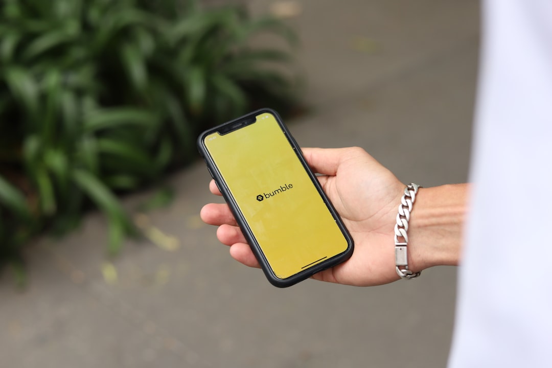 Bumble cambia la regola delle donne che fanno la prima mossa. La lezione per agenzie e brand